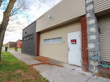 18907 Schoolcraft, Detroit, MI 48223