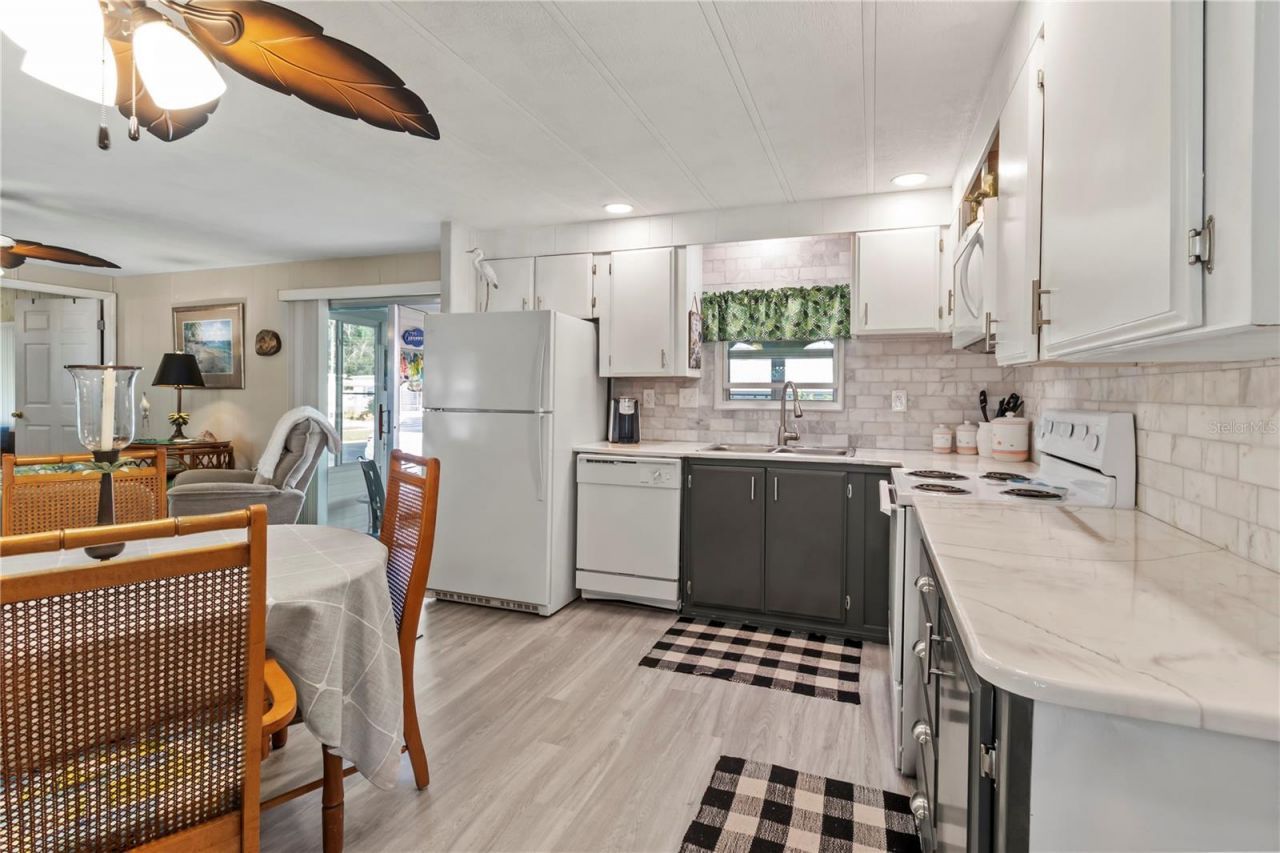 214 Leisure Way, Palmetto, FL 34221 Photo