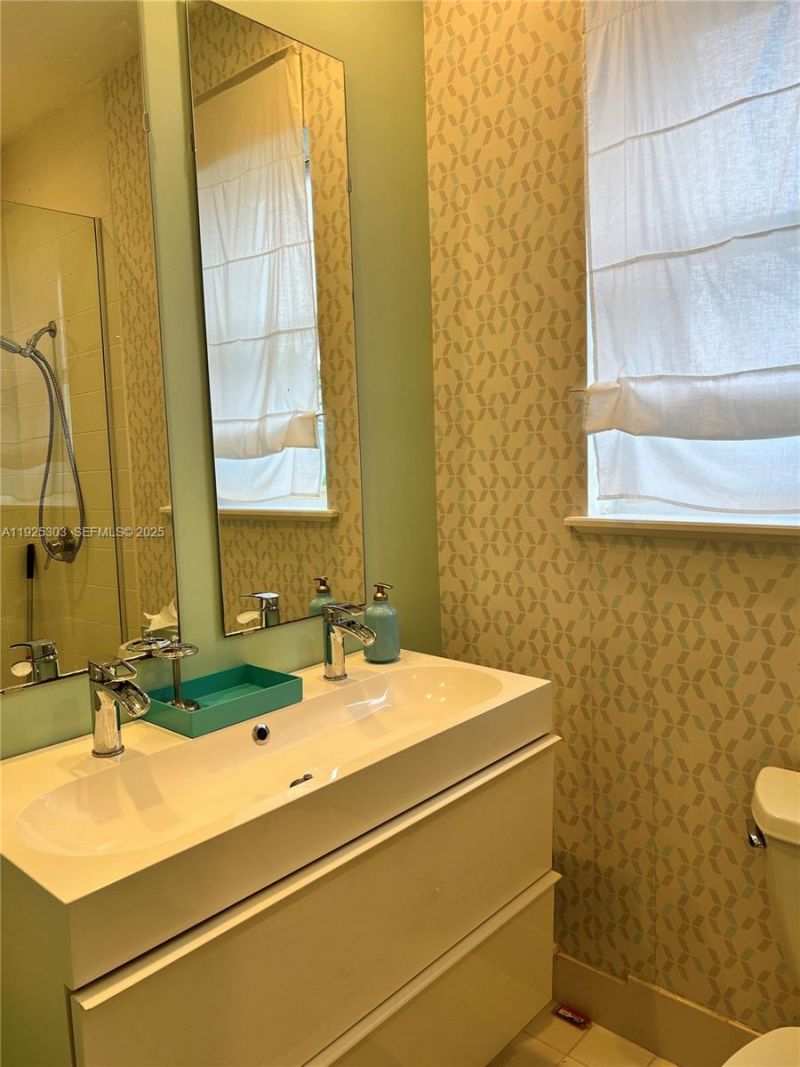 1614 Pennsylvania Ave, Unit 2I, Miami Beach, FL 33139 Photo