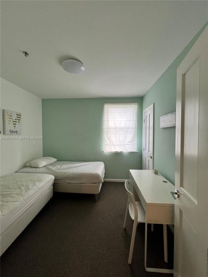 1614 Pennsylvania Ave, Unit 2I, Miami Beach, FL 33139 Photo