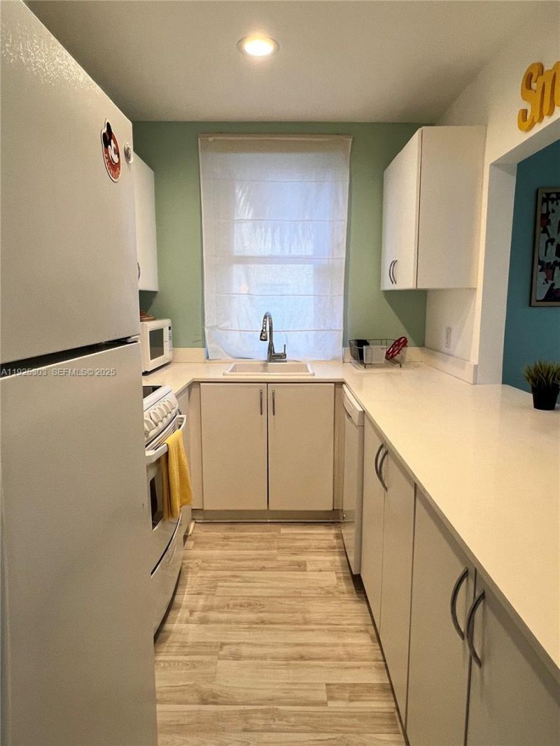 1614 Pennsylvania Ave, Unit 2I, Miami Beach, FL 33139 Photo