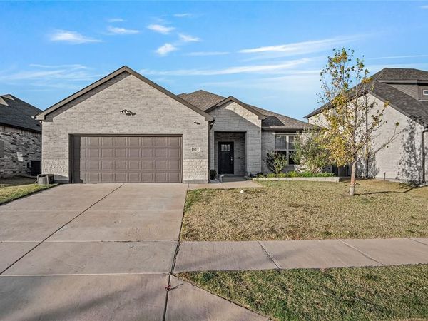 327 Coyote Creek Drive, Lavon, TX 75166