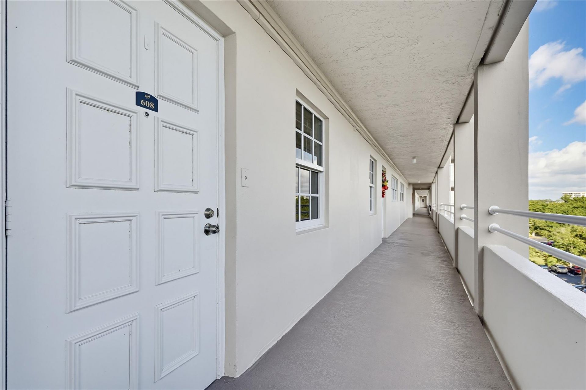 575 Oaks Lane, Unit 608, Pompano Beach, FL 33069 Photo