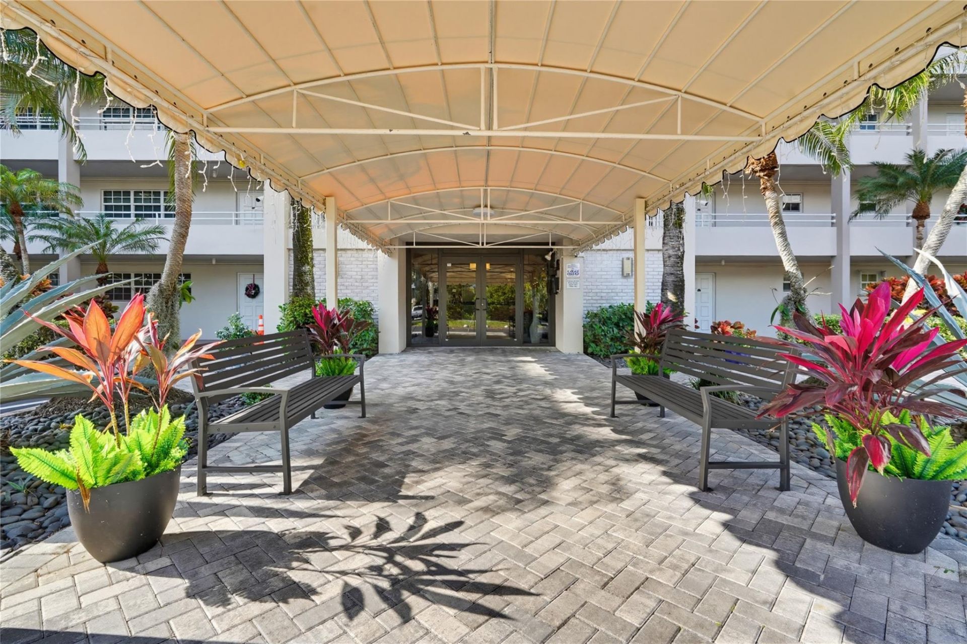 575 Oaks Lane, Unit 608, Pompano Beach, FL 33069 Photo