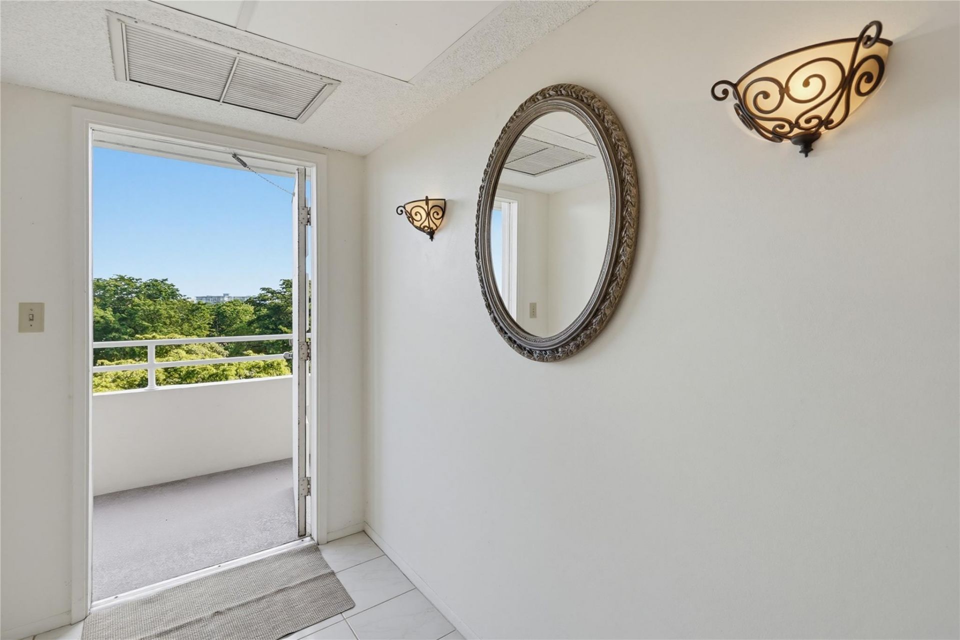 575 Oaks Lane, Unit 608, Pompano Beach, FL 33069 Photo