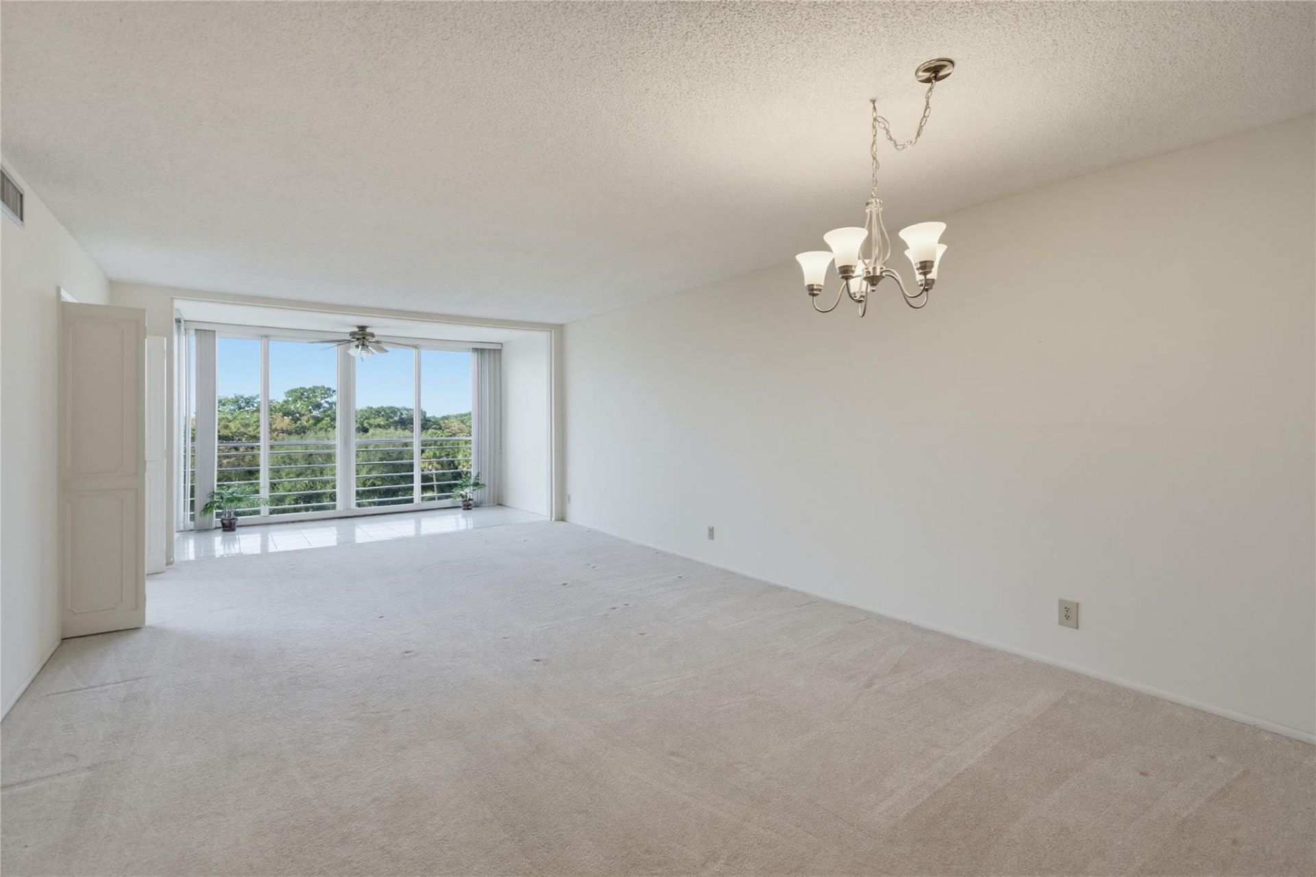 575 Oaks Lane, Unit 608, Pompano Beach, FL 33069 Photo