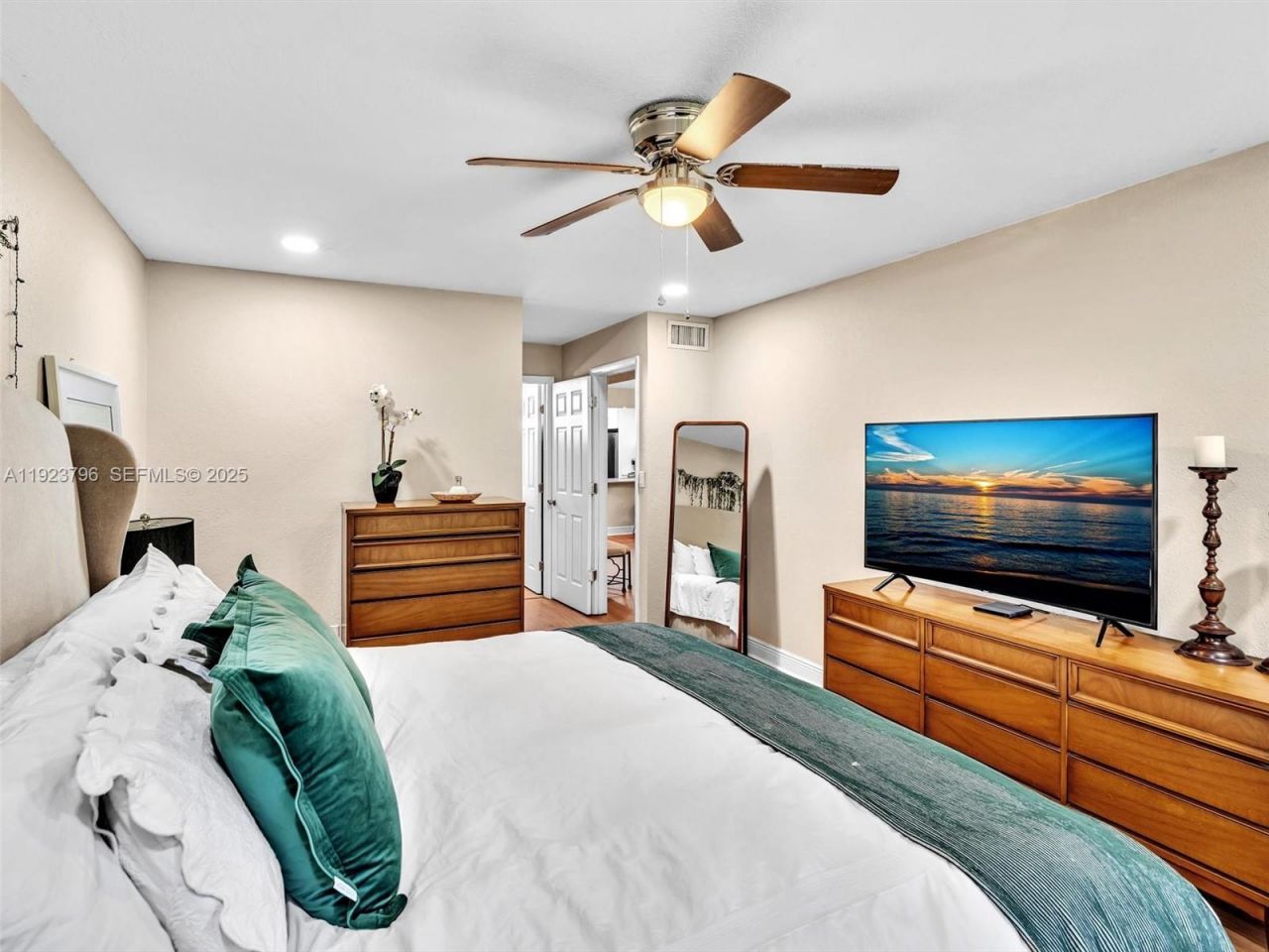 1489 Fairway Rd, Pembroke Pines, FL 33026 Photo