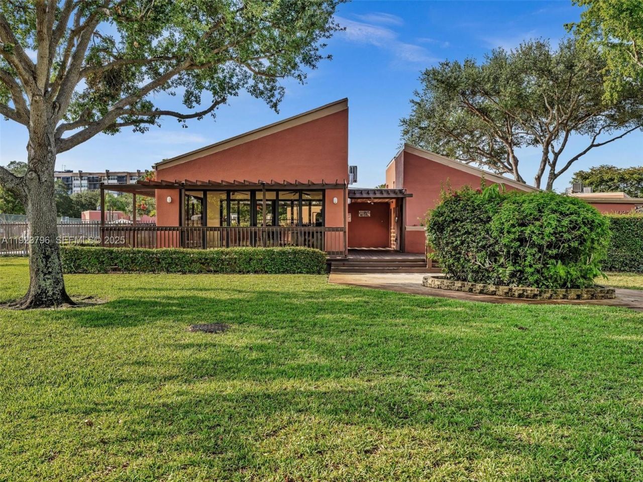 1489 Fairway Rd, Pembroke Pines, FL 33026 Photo