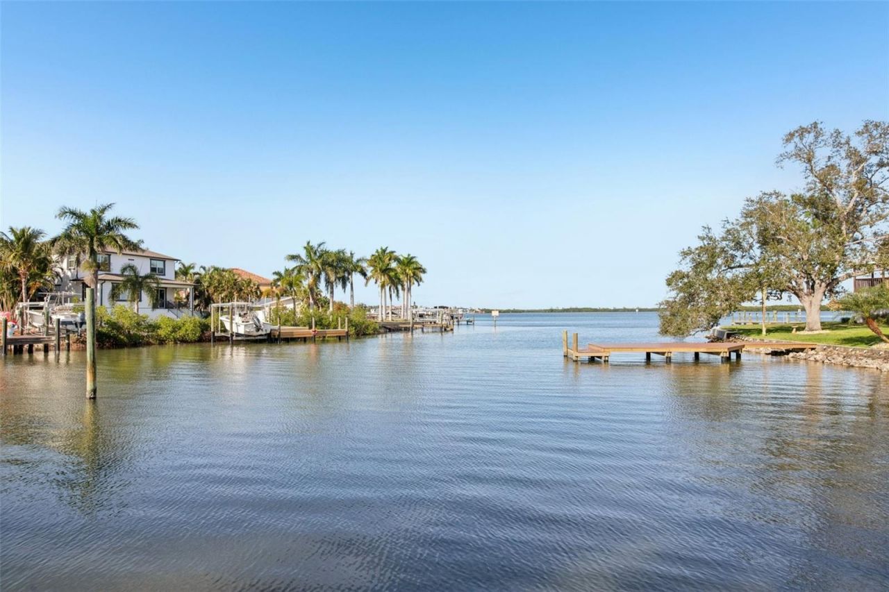 1739 Bayou Grande Boulevard Ne, Saint Petersburg, FL 33703 Photo