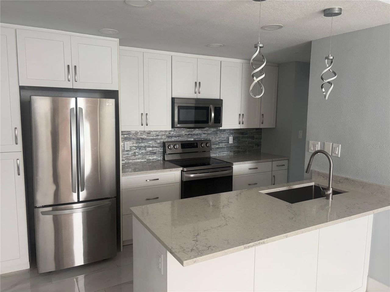 440 S Gulfview Boulevard, Unit 1004, Clearwater Beach, FL 33767 Photo