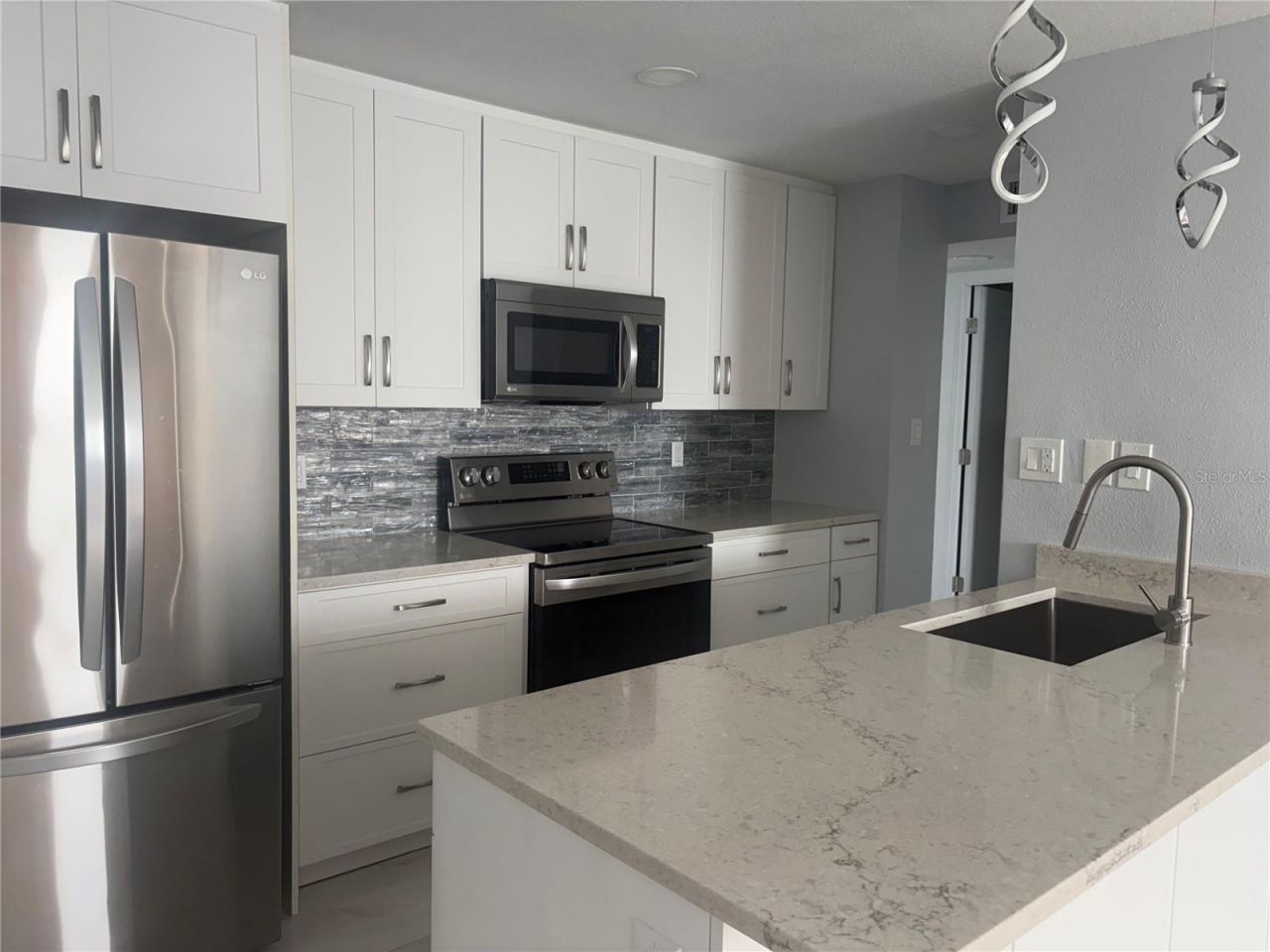 440 S Gulfview Boulevard, Unit 1004, Clearwater Beach, FL 33767 Photo
