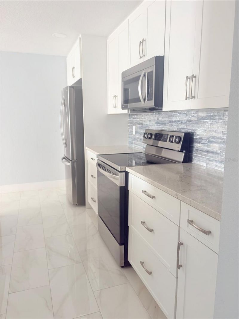 440 S Gulfview Boulevard, Unit 1004, Clearwater Beach, FL 33767 Photo