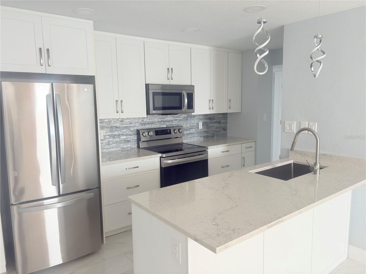 440 S Gulfview Boulevard, Unit 1004, Clearwater Beach, FL 33767 Photo
