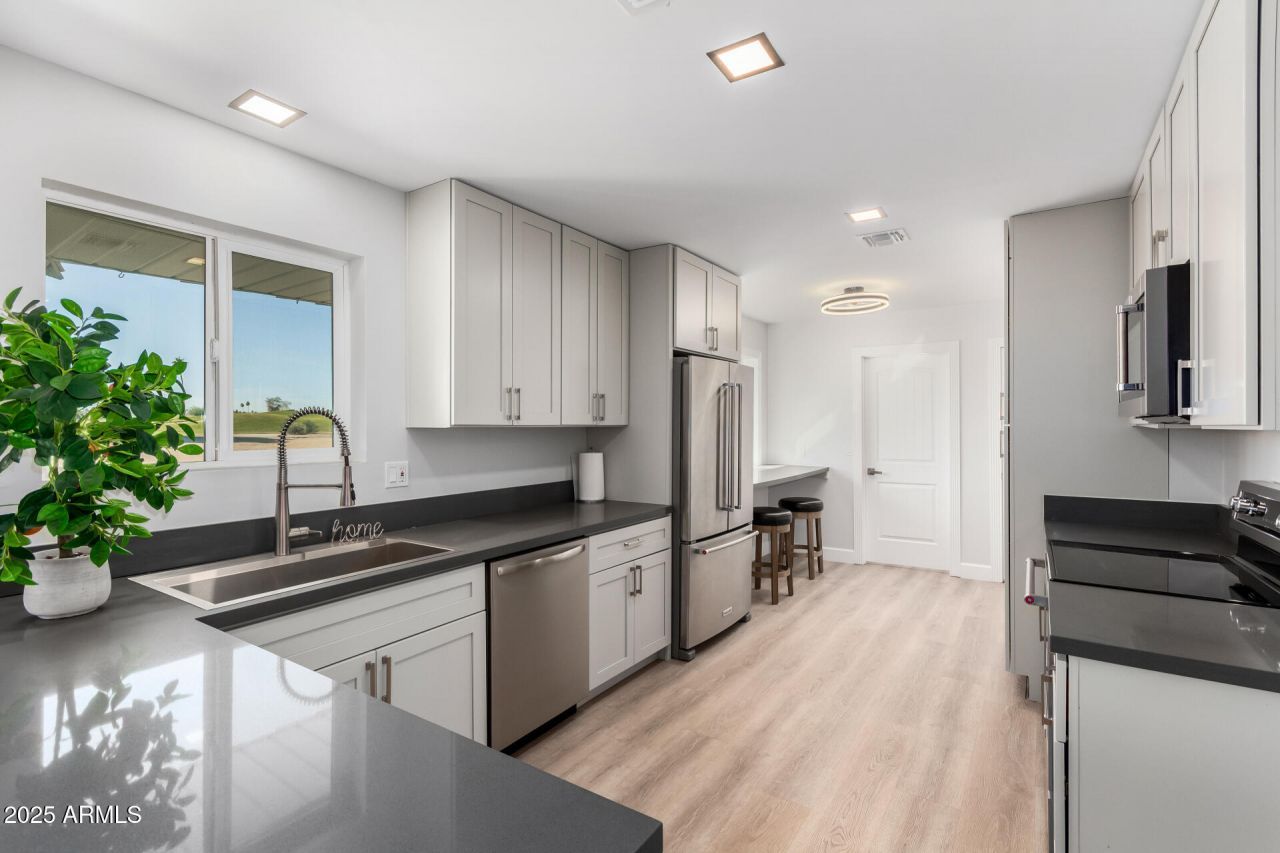 10544 W Prairie Hills Circle, Sun City, AZ 85351 Main Photo