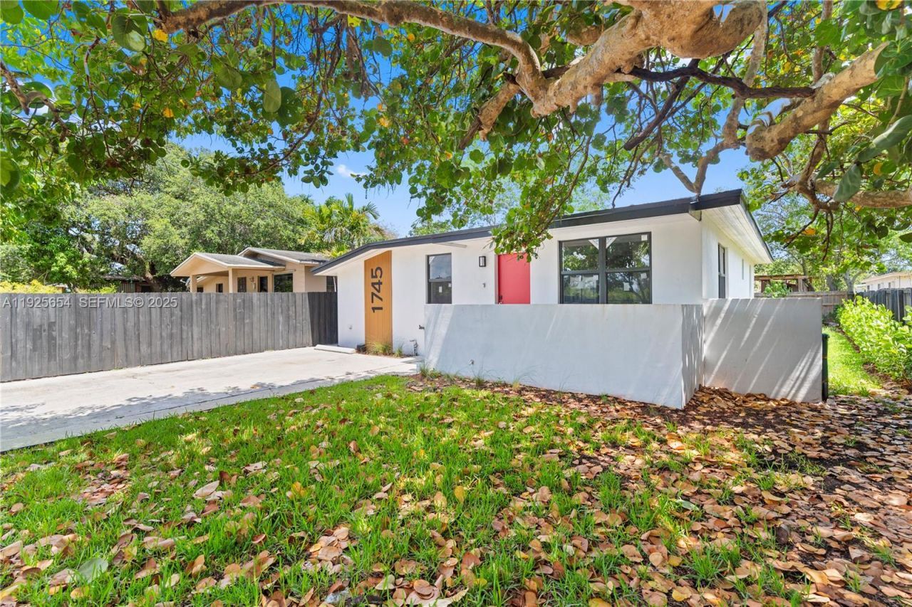 1745 NW 151st St, Miami Gardens, FL 33054 Photo