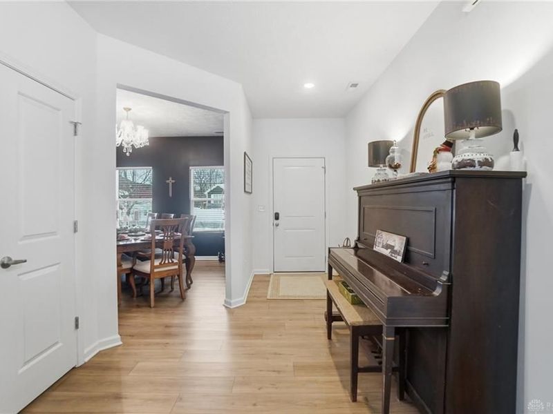 121 Mound Builder Place, Carlisle, OH 45005 Photo 7