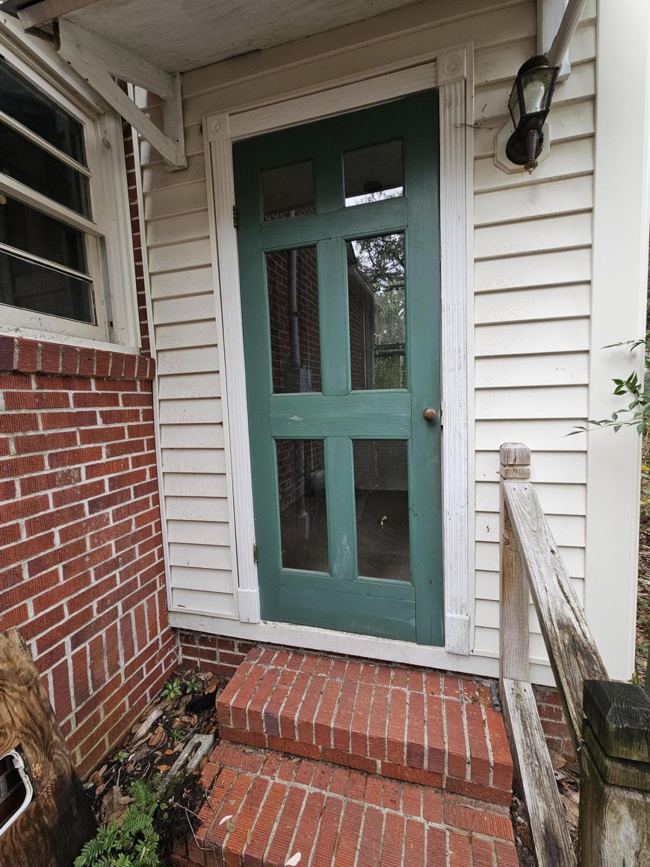 218 Yates Avenue Photo 10