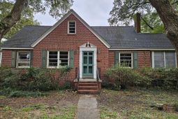 218 Yates Avenue photo 4