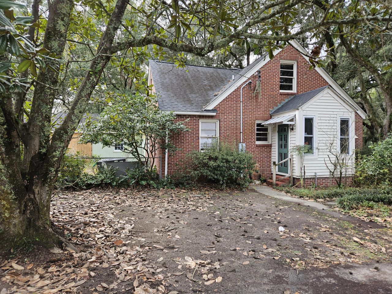 218 Yates Avenue Photo 5