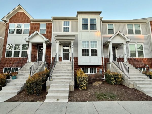 45 Nicholas Drive W, Des Plaines, IL 60016