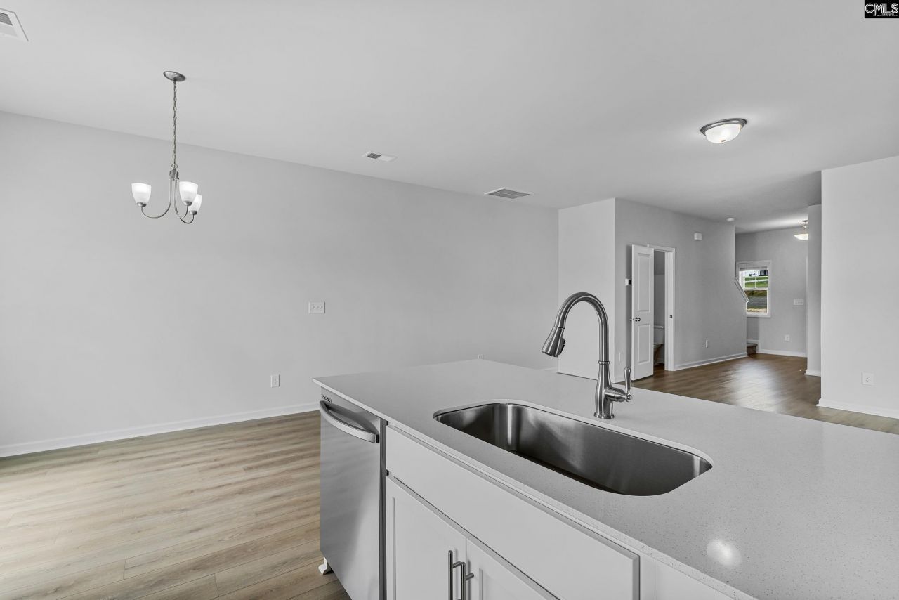 121 Bartlett Drive Photo 6