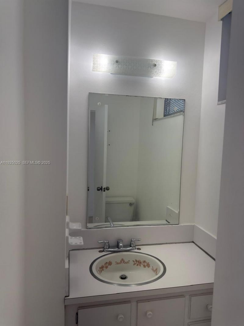 7800 Carlyle Ave., Unit 6C, Miami Beach, FL 33141 Photo