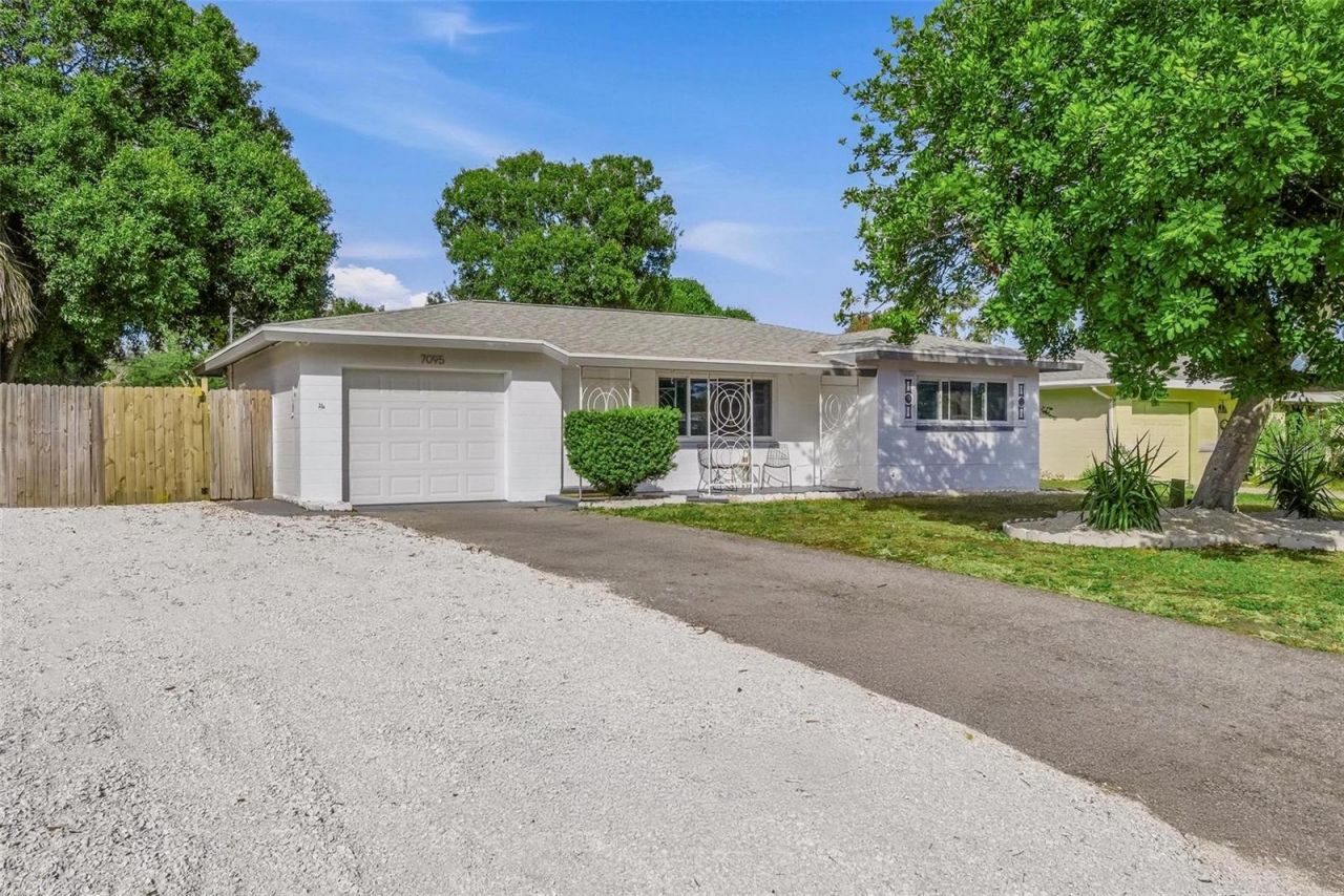 7095 40th Avenue N, Saint Petersburg, FL 33709 Main Photo