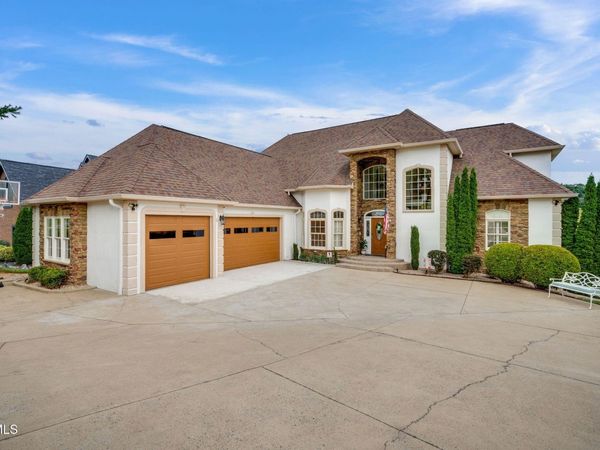 8 Lake Harbor Court, Johnson City, TN 37615