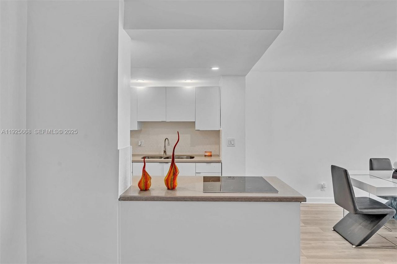 430 Golden Isles Dr, Unit 803, Hallandale Beach, FL 33009 Photo