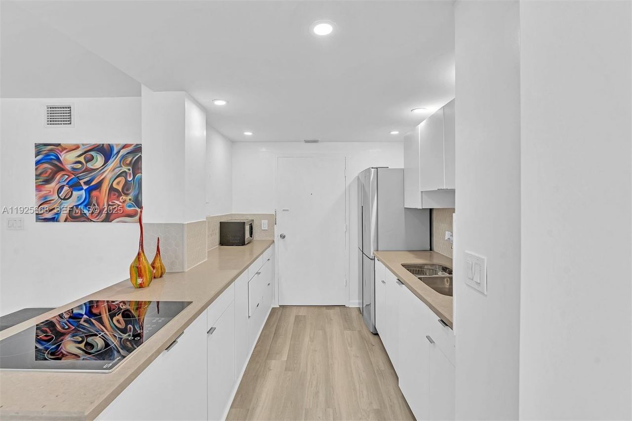 430 Golden Isles Dr, Unit 803, Hallandale Beach, FL 33009 Photo