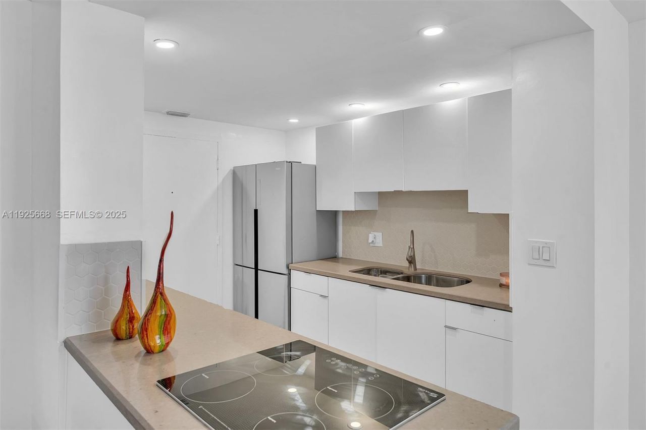 430 Golden Isles Dr, Unit 803, Hallandale Beach, FL 33009 Photo