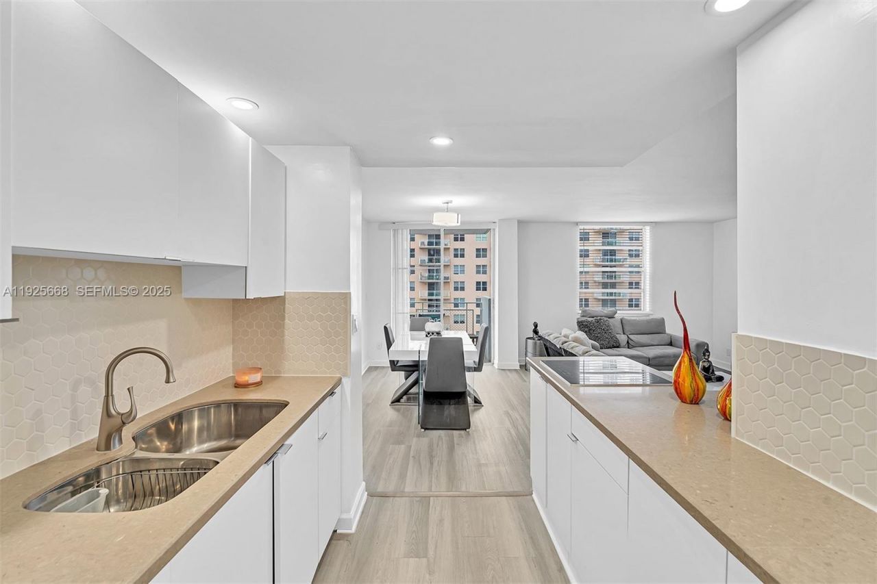 430 Golden Isles Dr, Unit 803, Hallandale Beach, FL 33009 Photo