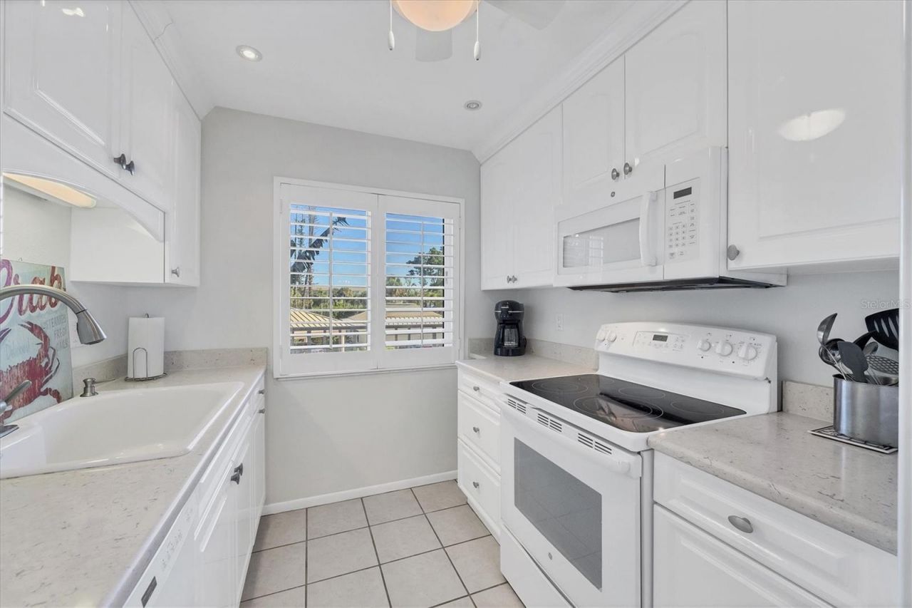 4825 Gulf Of Mexico Drive, Unit 202, Longboat Key, FL 34228 Photo