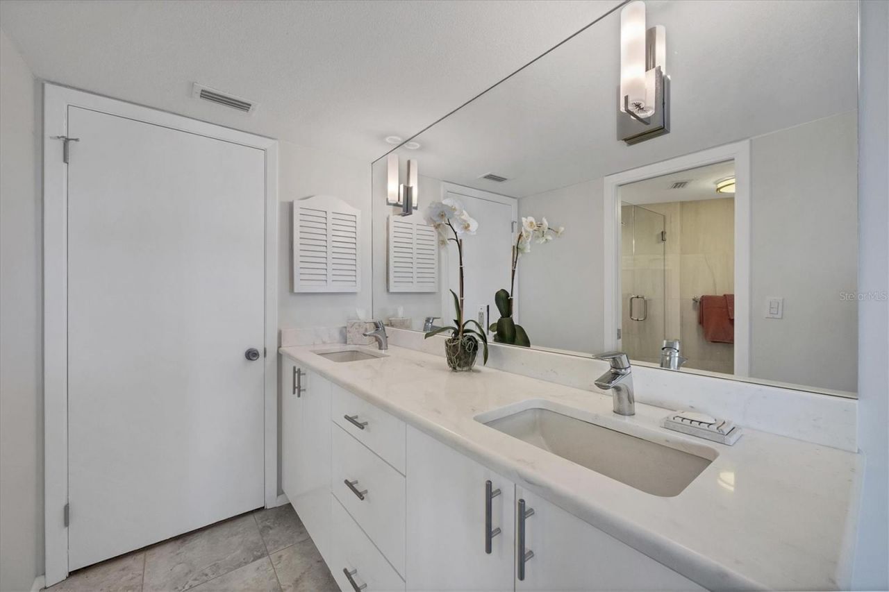 4825 Gulf Of Mexico Drive, Unit 202, Longboat Key, FL 34228 Photo