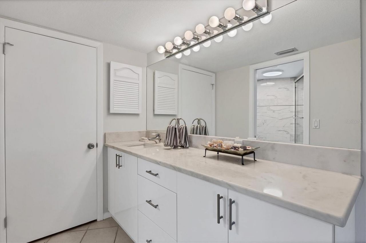 4825 Gulf Of Mexico Drive, Unit 202, Longboat Key, FL 34228 Photo