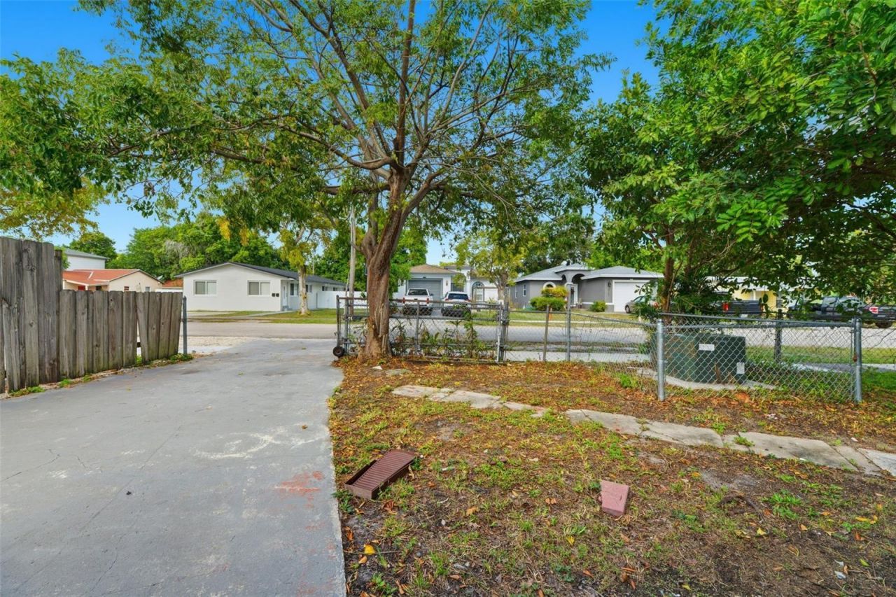 5735 Hayes Street, Hollywood, FL 33021 Photo