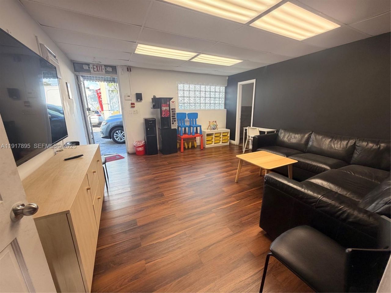 7298 NW 54th St, Miami, FL 33166 Photo