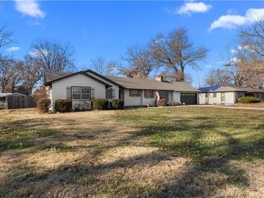 17504 E R D Mize Road, Independence, MO 64057