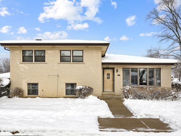 1696 S Elm Street, Des Plaines, IL 60018