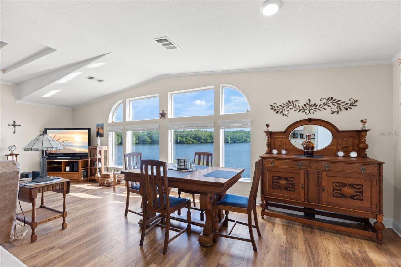 7013 Mount Piney Road Ne, Unit 724, Saint Petersburg, FL 33702 Photo