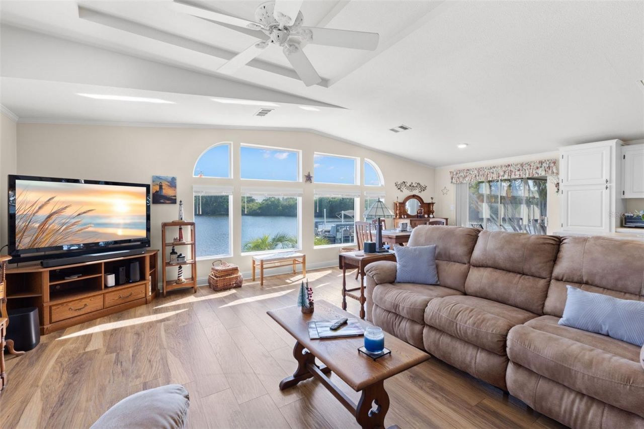 7013 Mount Piney Road Ne, Unit 724, Saint Petersburg, FL 33702 Photo