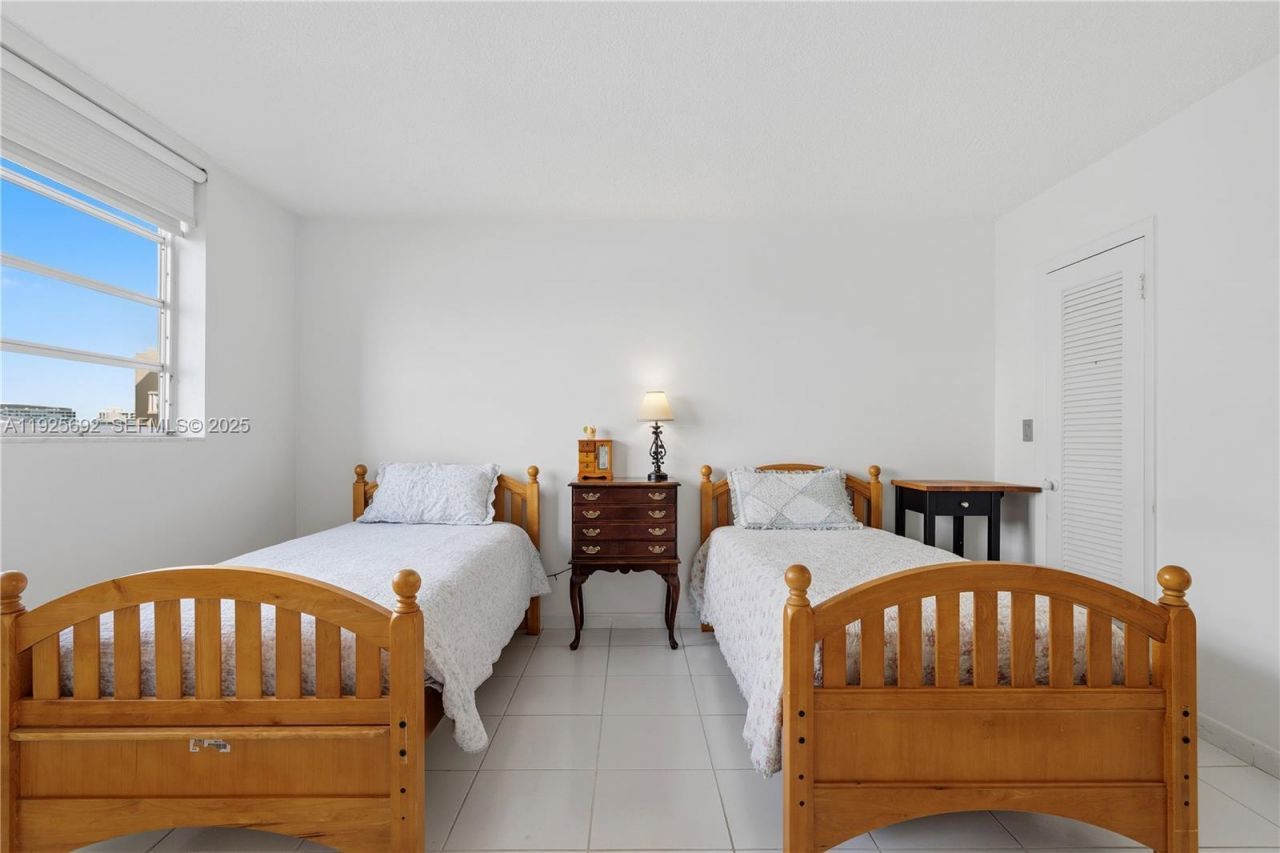 2999 Point East Dr, Unit C-502, Aventura, FL 33160 Photo