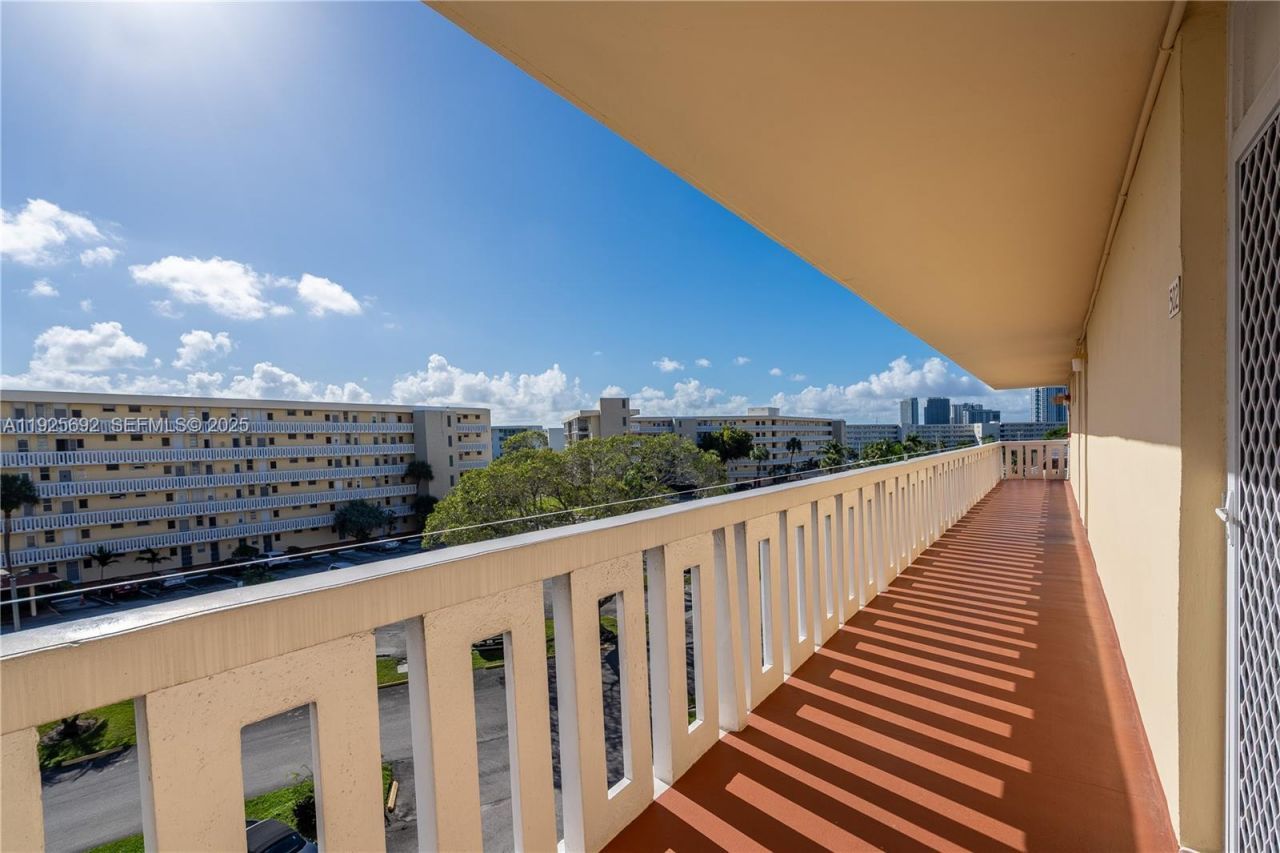 2999 Point East Dr, Unit C-502, Aventura, FL 33160 Photo