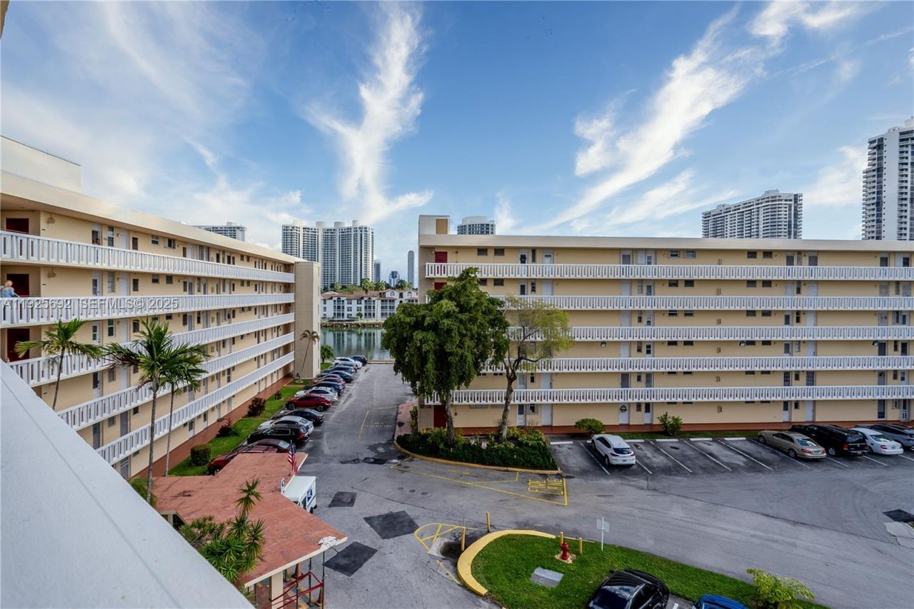 2999 Point East Dr, Unit C-502, Aventura, FL 33160 Photo