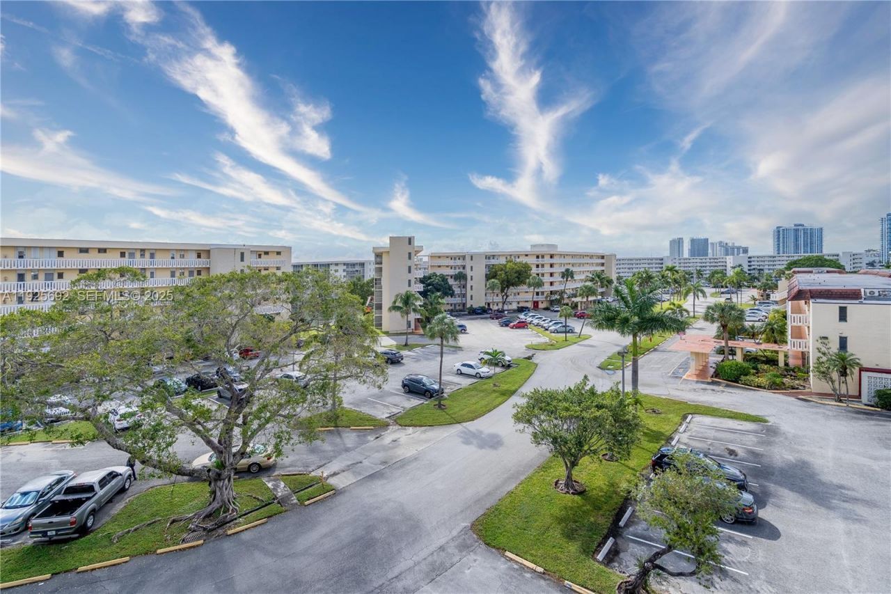 2999 Point East Dr, Unit C-502, Aventura, FL 33160 Photo