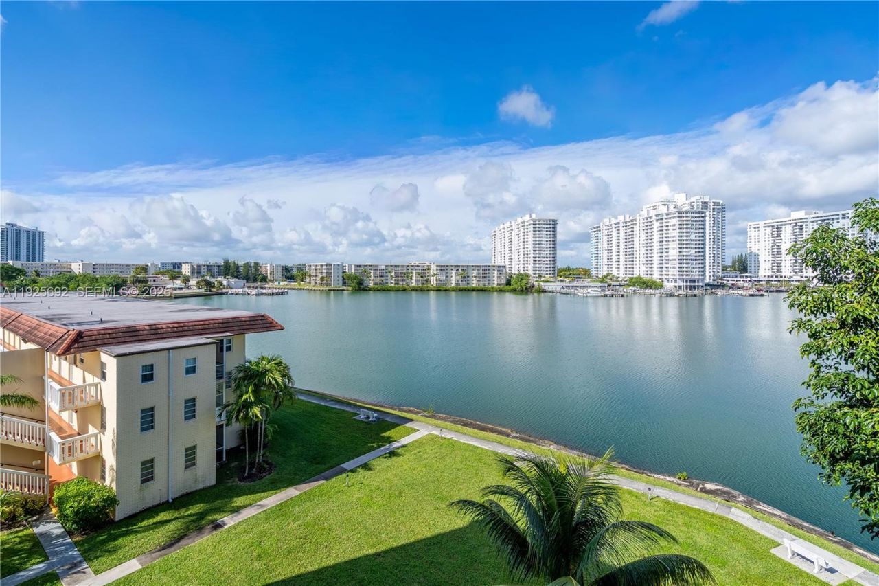 2999 Point East Dr, Unit C-502, Aventura, FL 33160 Photo