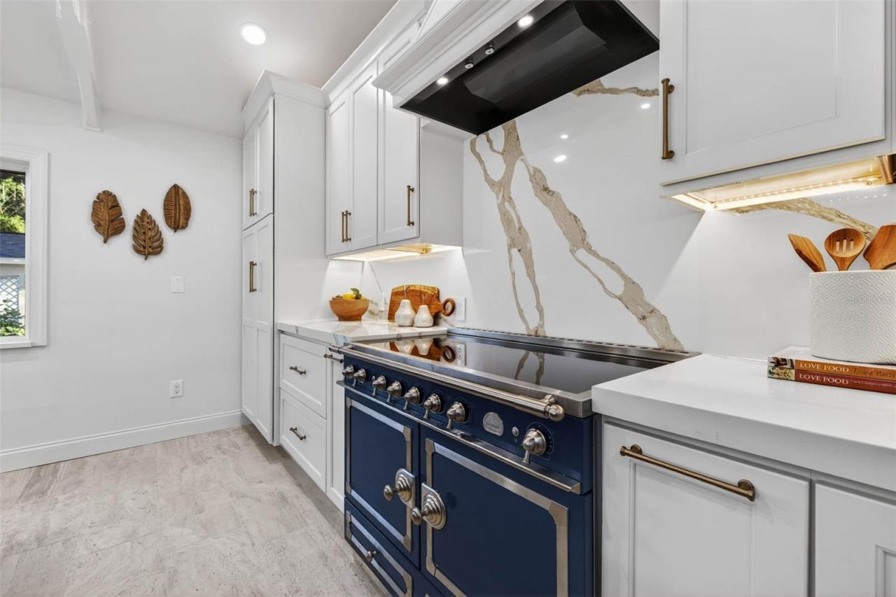 1222 Brightwaters Boulevard Ne, Saint Petersburg, FL 33704 Photo