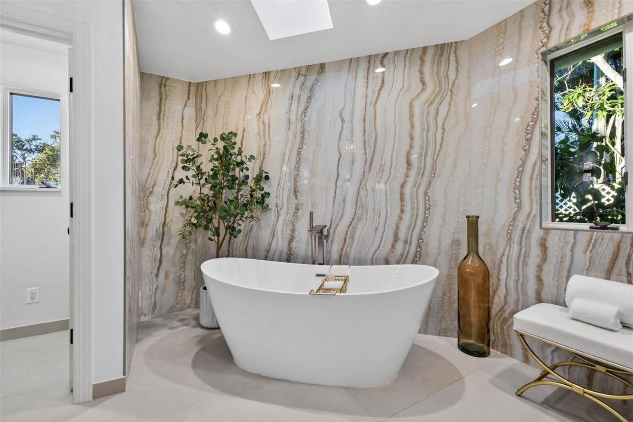 1222 Brightwaters Boulevard Ne, Saint Petersburg, FL 33704 Photo