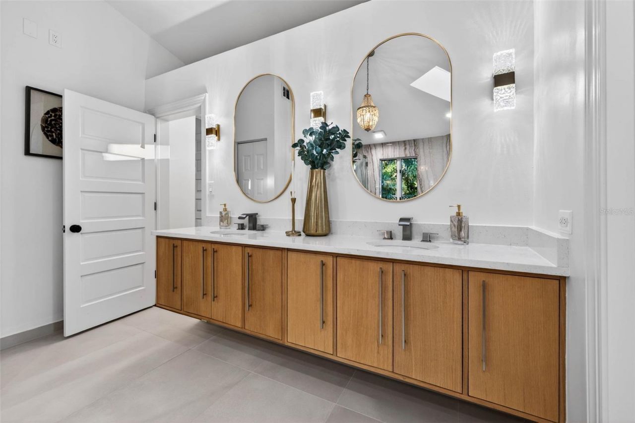 1222 Brightwaters Boulevard Ne, Saint Petersburg, FL 33704 Photo