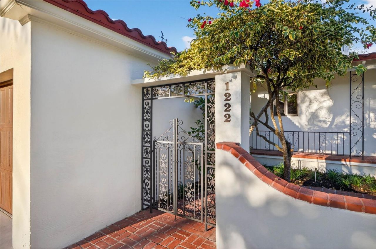 1222 Brightwaters Boulevard Ne, Saint Petersburg, FL 33704 Photo